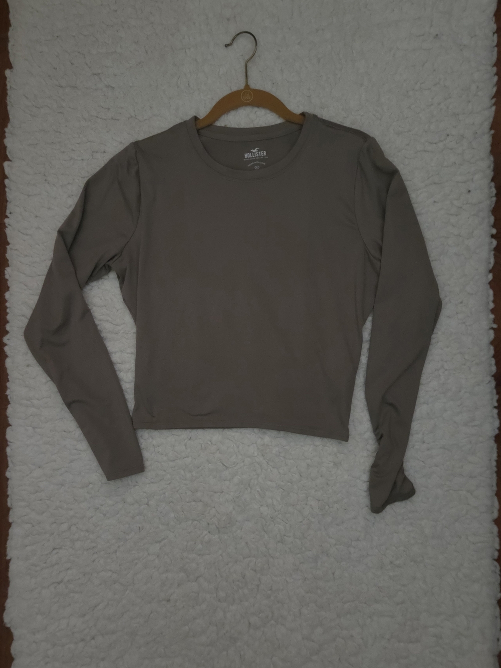 Hollister Long Sleeve Crop Tee in Taupe